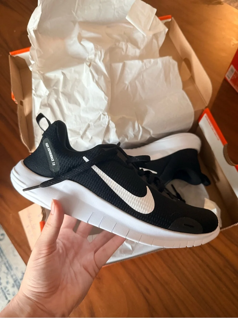 W flex experience RN 12 nikes